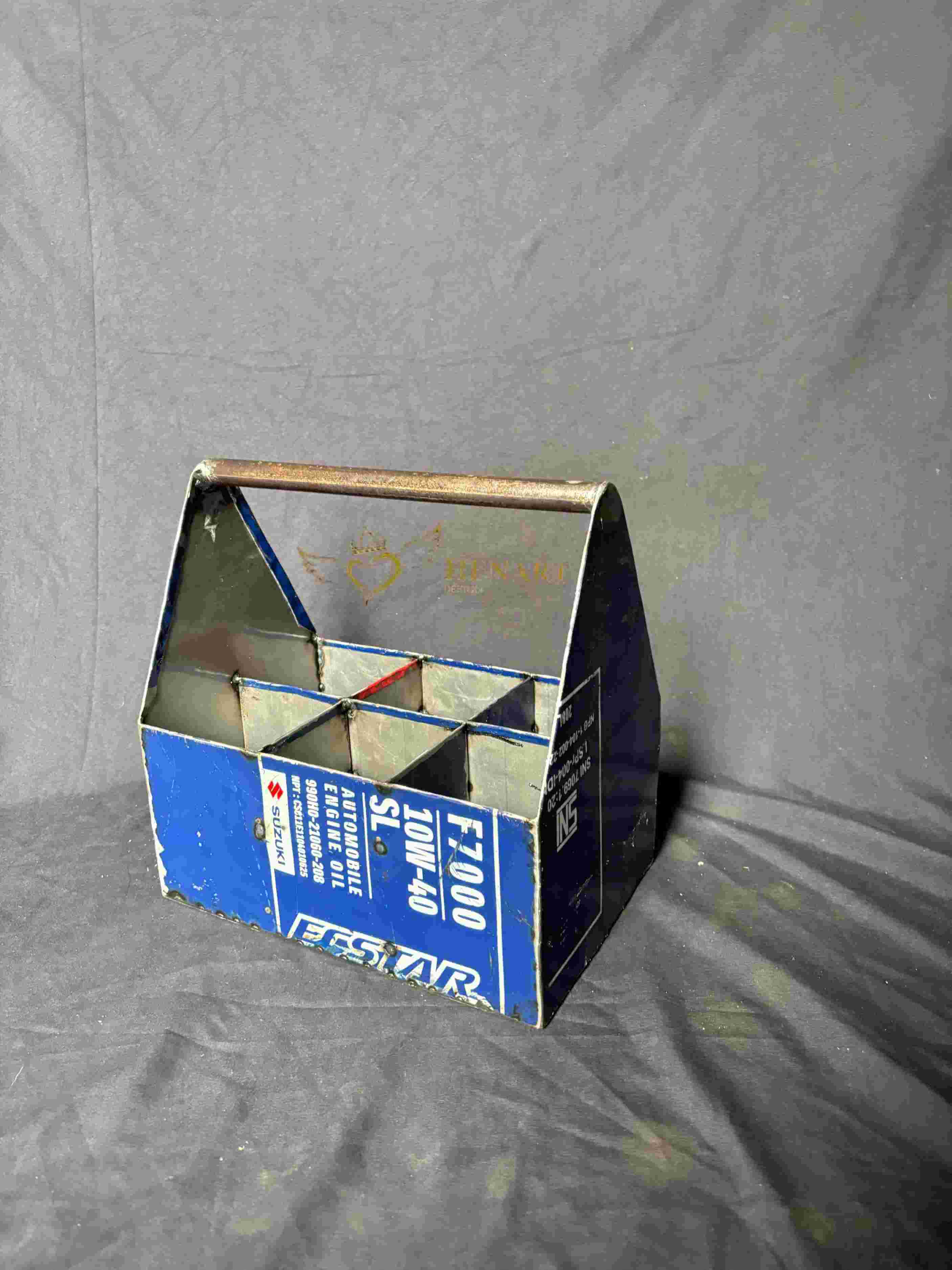 Handmade recycled cardboard box, an innovative and sustainable product by Henart.design